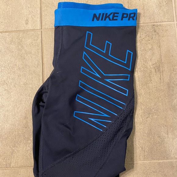 Nike Pro Hypercool Crop Leggings - Picture 2 of 3